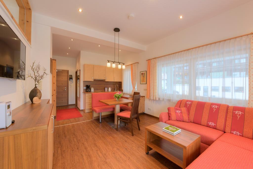 Aktiv Apartments Лойташ Стая снимка