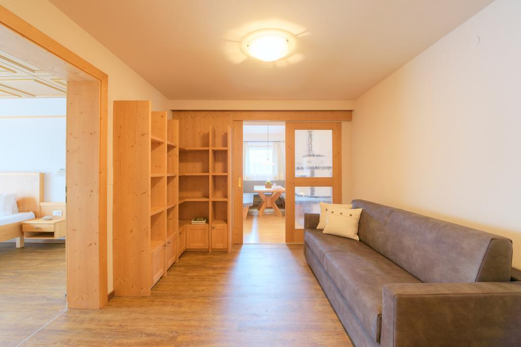 Aktiv Apartments Лойташ Стая снимка